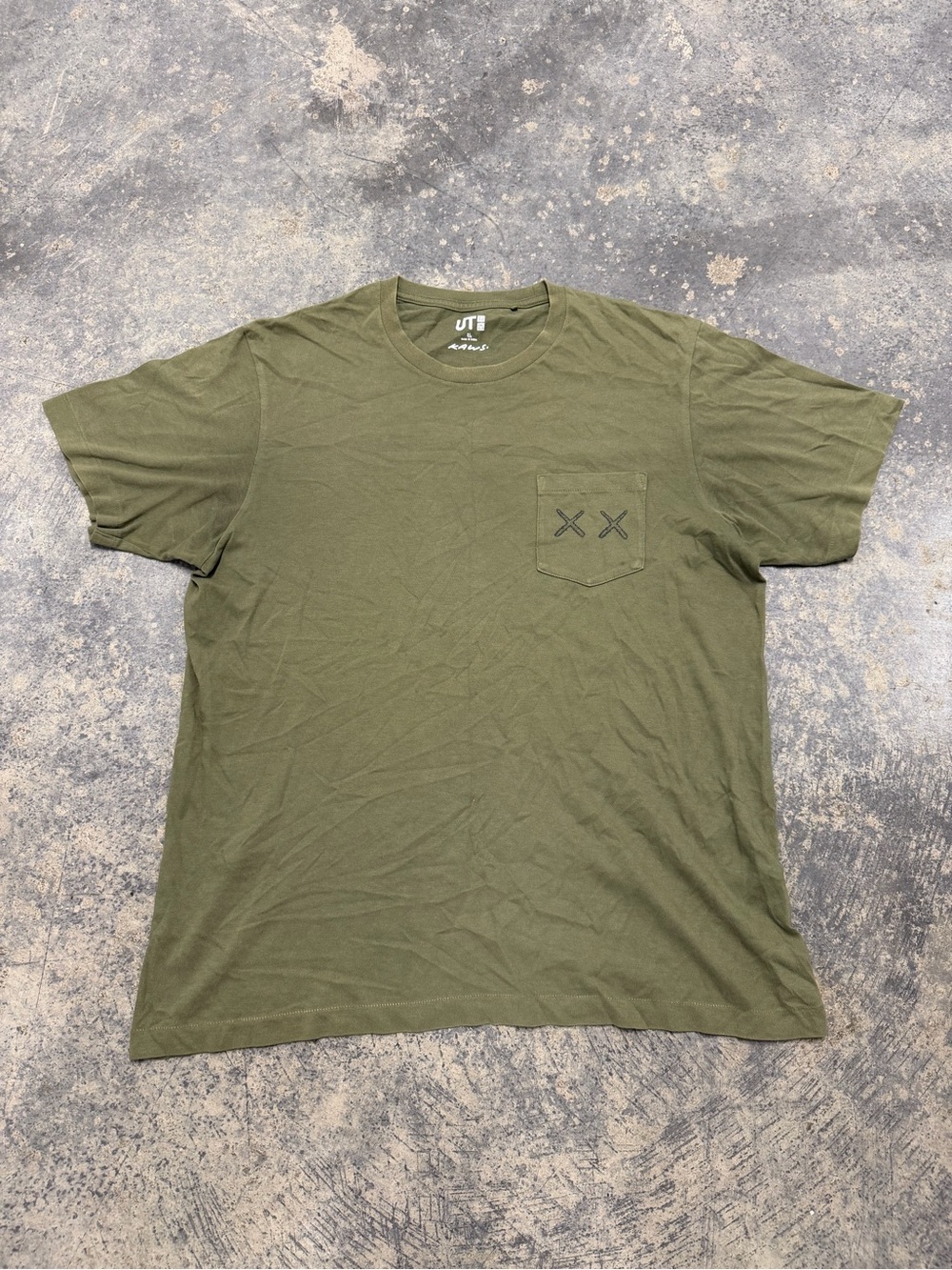 Uniqlo x KAWS Pocket T-Shirt in Olive Green Size Large Limited